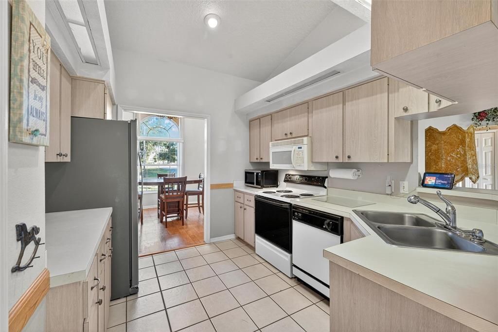 For Sale: $280,000 (3 beds, 2 baths, 1582 Square Feet)