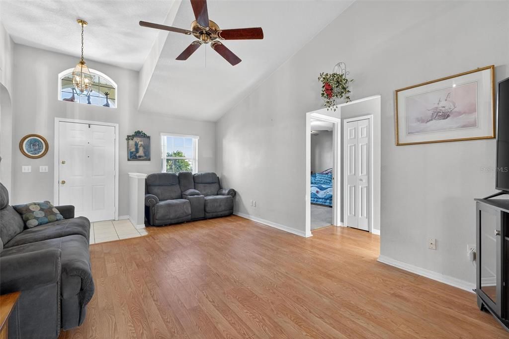 For Sale: $280,000 (3 beds, 2 baths, 1582 Square Feet)