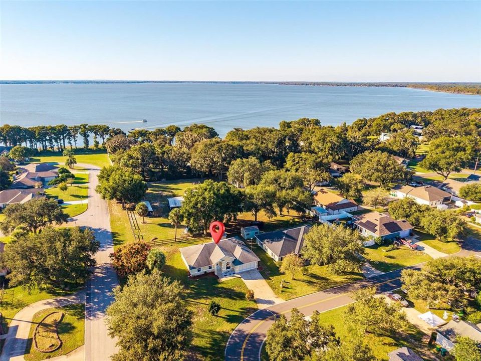 For Sale: $280,000 (3 beds, 2 baths, 1582 Square Feet)