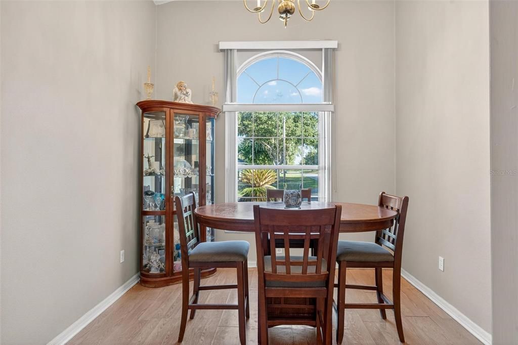 For Sale: $280,000 (3 beds, 2 baths, 1582 Square Feet)