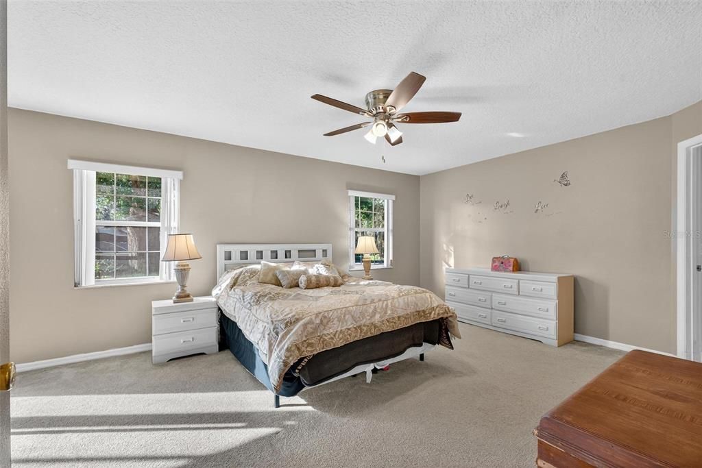 For Sale: $280,000 (3 beds, 2 baths, 1582 Square Feet)