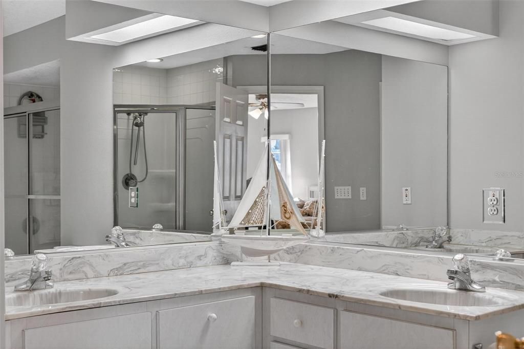 For Sale: $280,000 (3 beds, 2 baths, 1582 Square Feet)