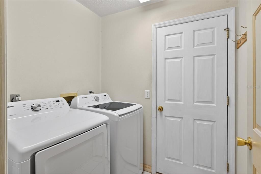 For Sale: $280,000 (3 beds, 2 baths, 1582 Square Feet)