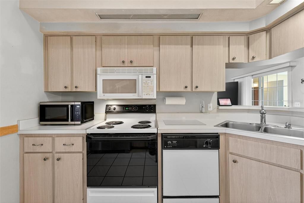 For Sale: $280,000 (3 beds, 2 baths, 1582 Square Feet)