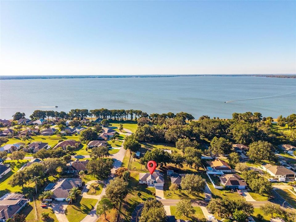 For Sale: $280,000 (3 beds, 2 baths, 1582 Square Feet)