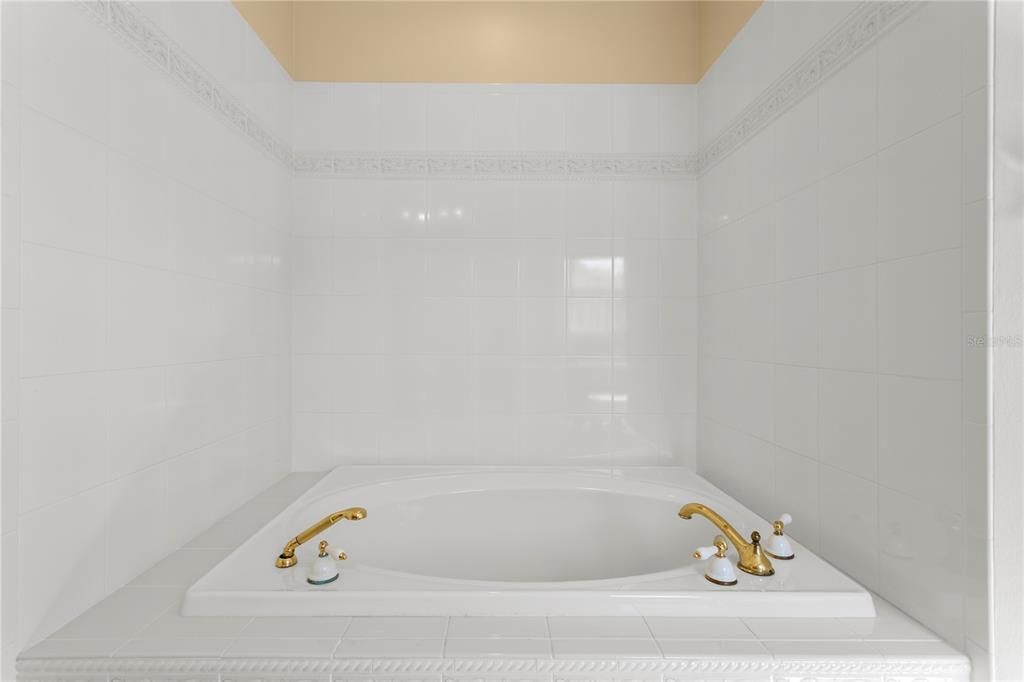 For Sale: $2,250,000 (5 beds, 4 baths, 5377 Square Feet)