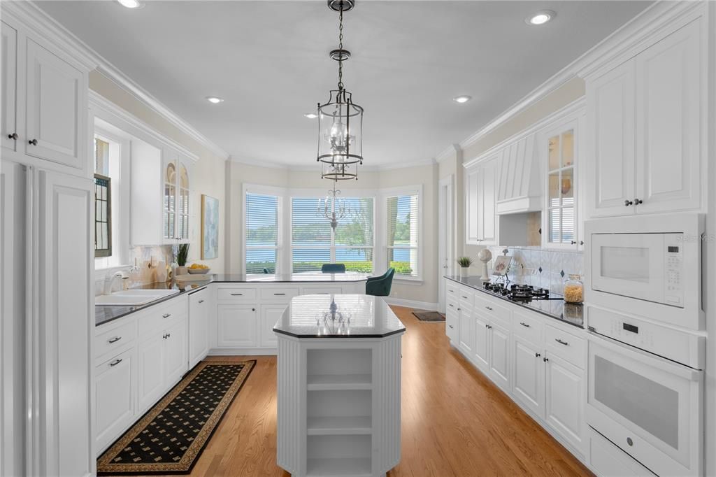 For Sale: $2,250,000 (5 beds, 4 baths, 5377 Square Feet)