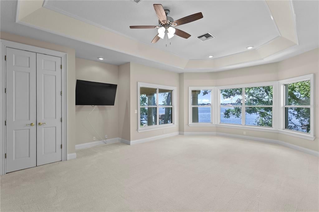 For Sale: $2,250,000 (5 beds, 4 baths, 5377 Square Feet)