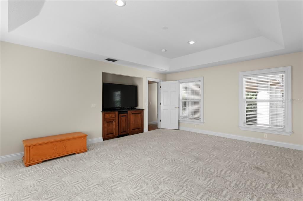 For Sale: $2,250,000 (5 beds, 4 baths, 5377 Square Feet)