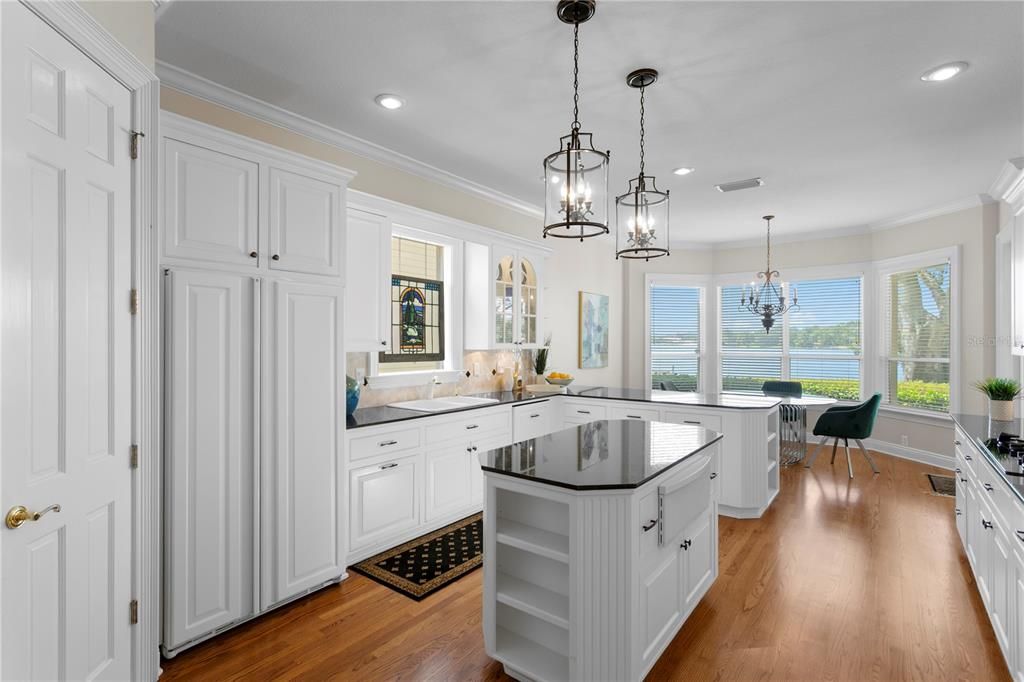 For Sale: $2,250,000 (5 beds, 4 baths, 5377 Square Feet)