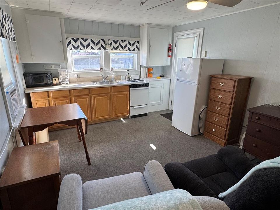 Active With Contract: $399,000 (3 beds, 3 baths, 1085 Square Feet)