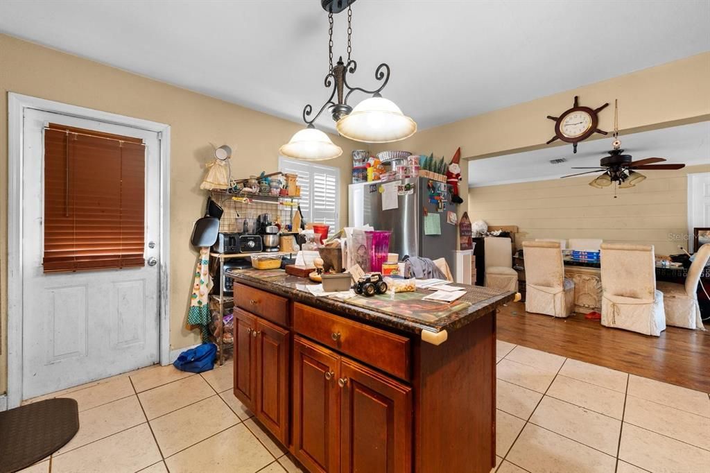 待售: $264,990 (2 贝兹, 2 浴室, 1105 平方英尺)