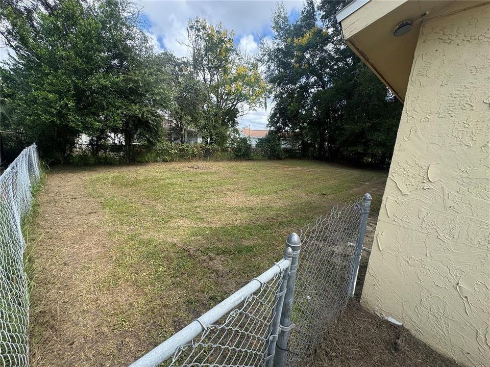 待售: $160,000 (2 贝兹, 1 浴室, 1216 平方英尺)