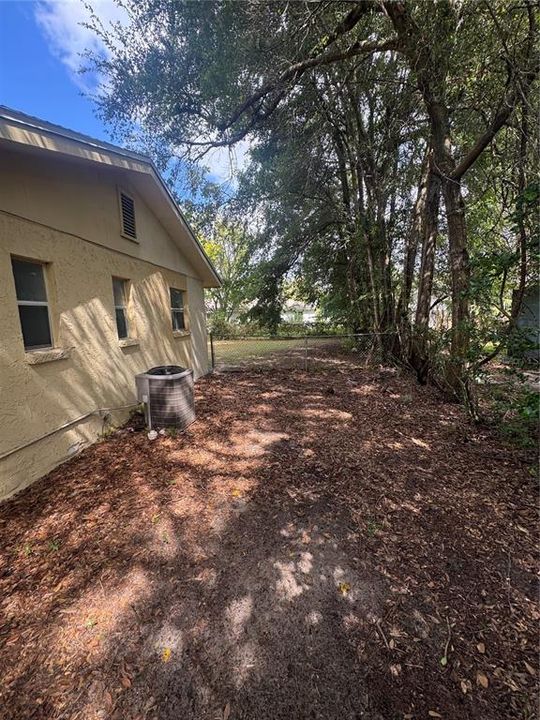 待售: $160,000 (2 贝兹, 1 浴室, 1216 平方英尺)