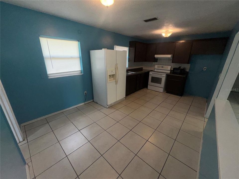 待售: $160,000 (2 贝兹, 1 浴室, 1216 平方英尺)