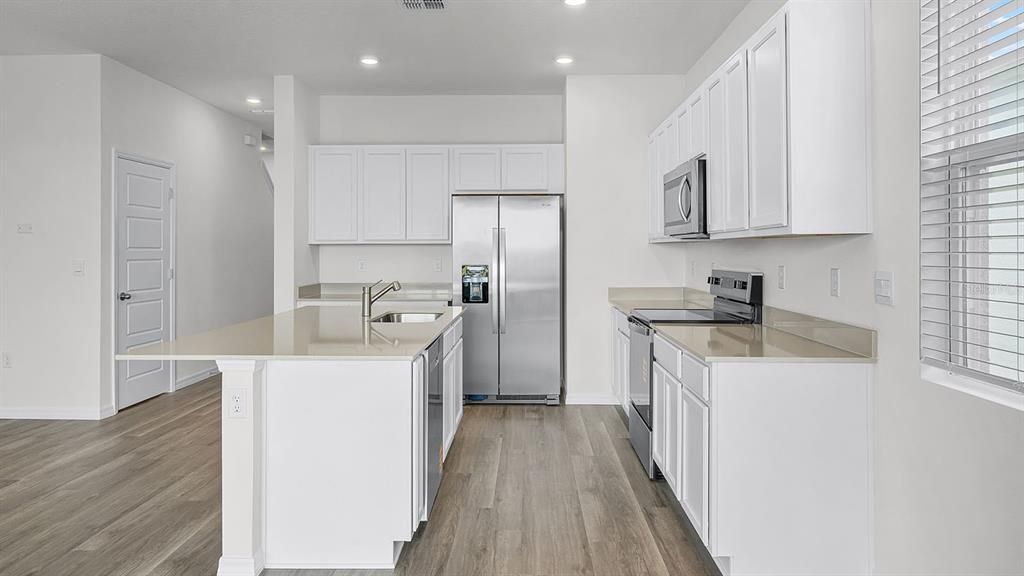 На продажу: $267,990 (3 спален, 2 ванн, 1758 Квадратных фут)