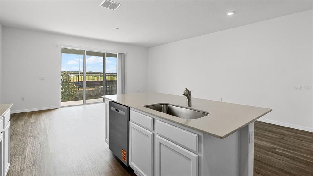 На продажу: $267,990 (3 спален, 2 ванн, 1758 Квадратных фут)