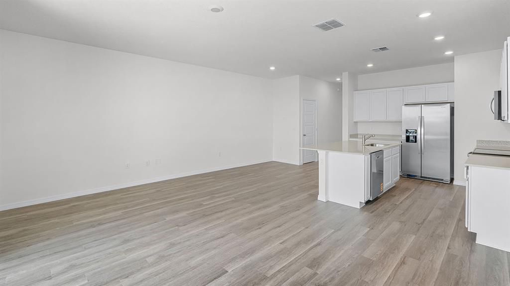 На продажу: $267,990 (3 спален, 2 ванн, 1758 Квадратных фут)