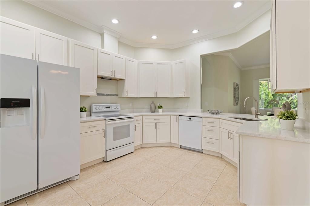 合同活跃: $349,000 (2 贝兹, 2 浴室, 1742 平方英尺)