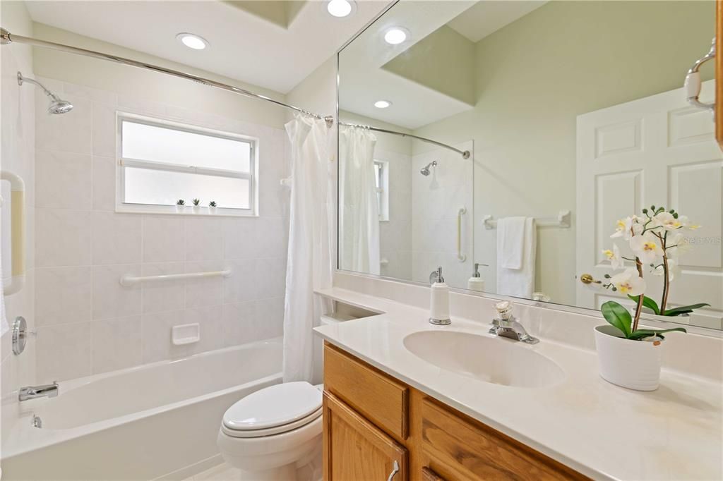 合同活跃: $349,000 (2 贝兹, 2 浴室, 1742 平方英尺)