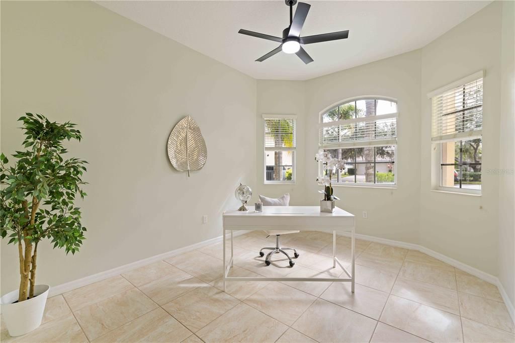 合同活跃: $349,000 (2 贝兹, 2 浴室, 1742 平方英尺)