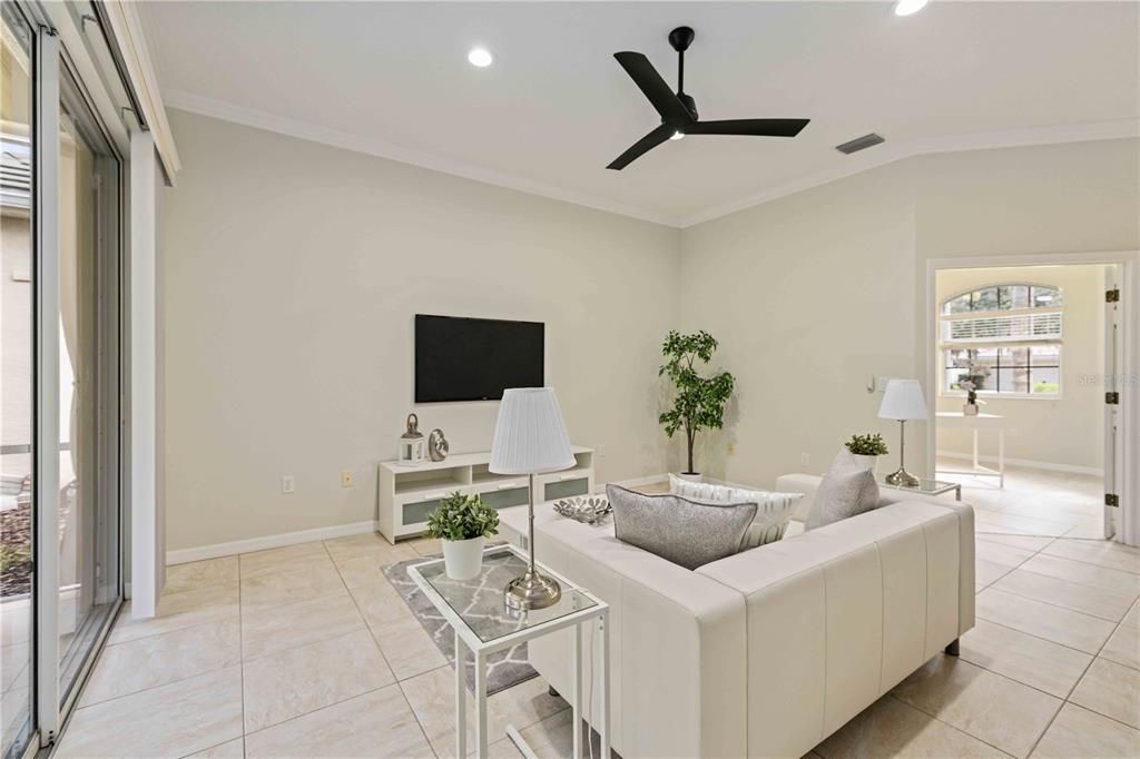 合同活跃: $349,000 (2 贝兹, 2 浴室, 1742 平方英尺)