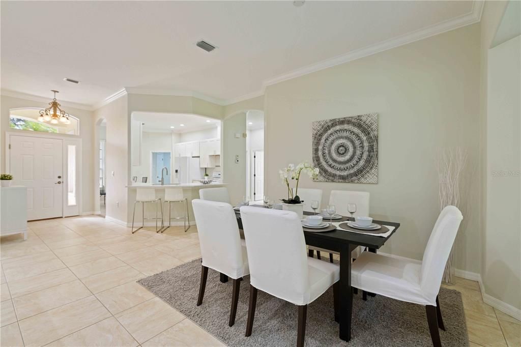 合同活跃: $349,000 (2 贝兹, 2 浴室, 1742 平方英尺)