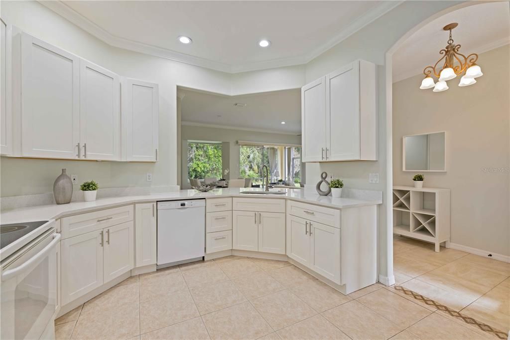 合同活跃: $349,000 (2 贝兹, 2 浴室, 1742 平方英尺)