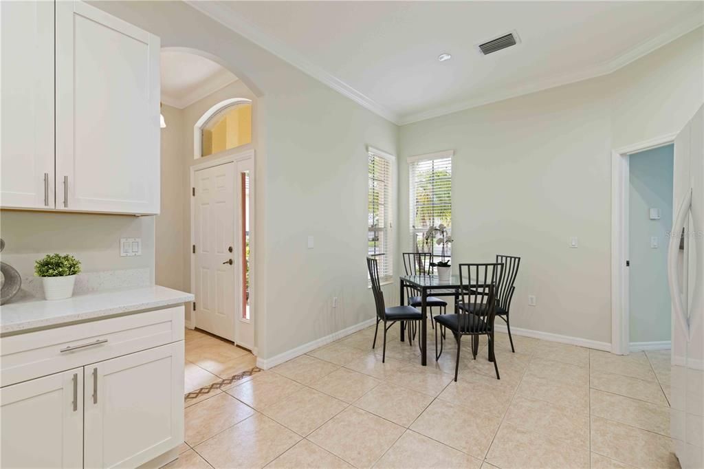 合同活跃: $349,000 (2 贝兹, 2 浴室, 1742 平方英尺)