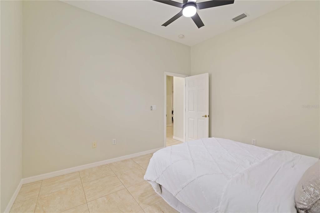 合同活跃: $349,000 (2 贝兹, 2 浴室, 1742 平方英尺)