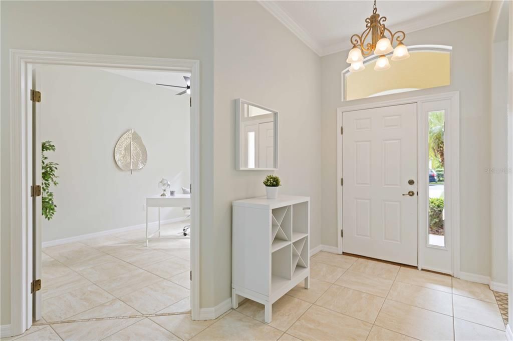 合同活跃: $349,000 (2 贝兹, 2 浴室, 1742 平方英尺)