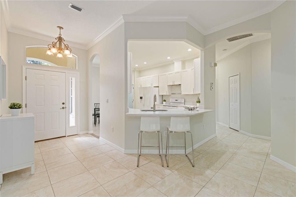 合同活跃: $349,000 (2 贝兹, 2 浴室, 1742 平方英尺)