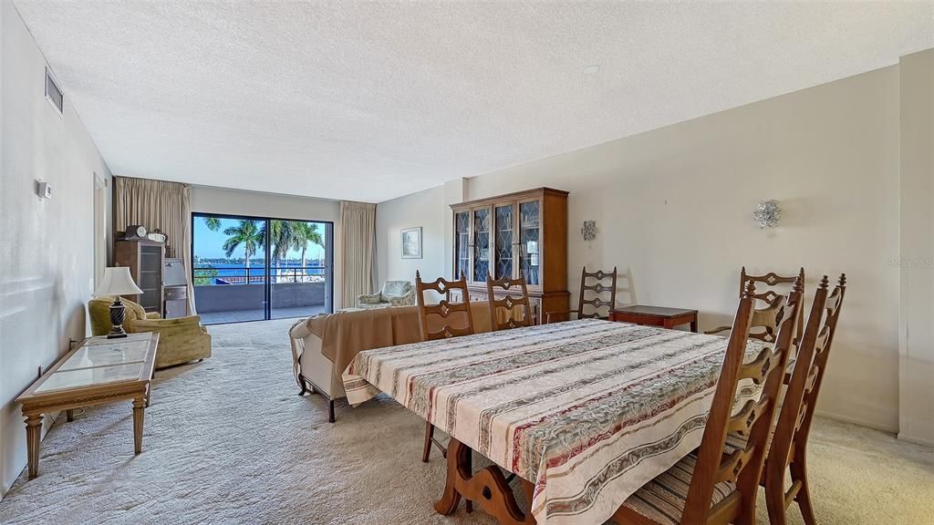 For Sale: $250,000 (2 beds, 2 baths, 1280 Square Feet)