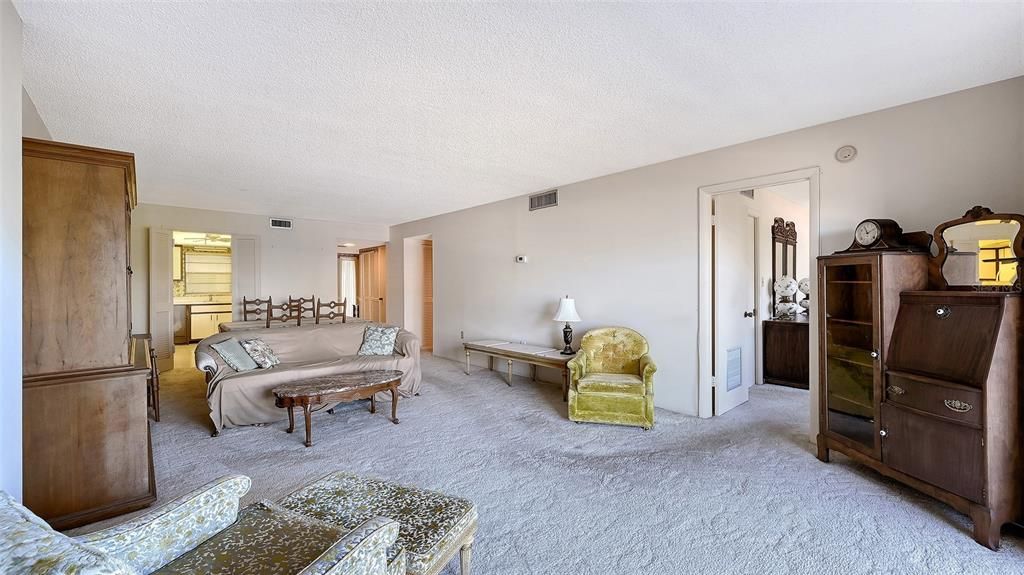 For Sale: $250,000 (2 beds, 2 baths, 1280 Square Feet)