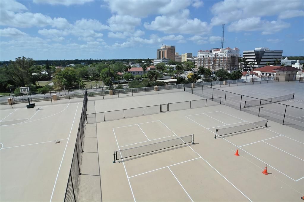 For Sale: $250,000 (2 beds, 2 baths, 1280 Square Feet)