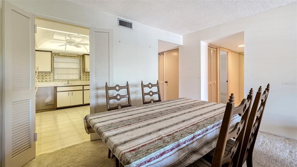 For Sale: $250,000 (2 beds, 2 baths, 1280 Square Feet)