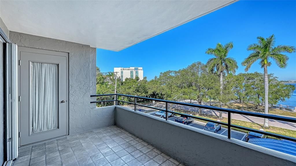 For Sale: $250,000 (2 beds, 2 baths, 1280 Square Feet)