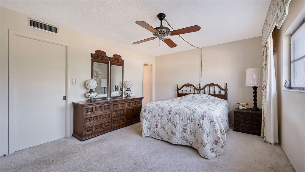 For Sale: $250,000 (2 beds, 2 baths, 1280 Square Feet)