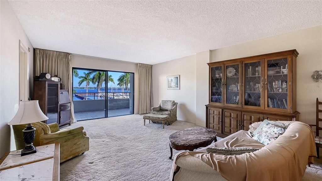 For Sale: $250,000 (2 beds, 2 baths, 1280 Square Feet)