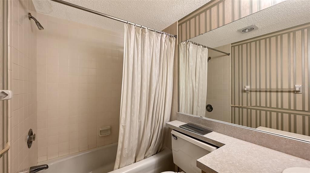 For Sale: $250,000 (2 beds, 2 baths, 1280 Square Feet)