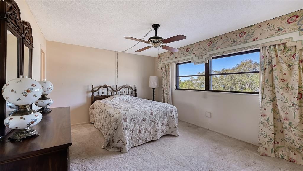 For Sale: $250,000 (2 beds, 2 baths, 1280 Square Feet)