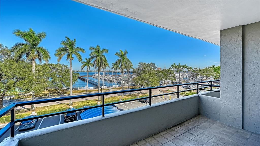 For Sale: $250,000 (2 beds, 2 baths, 1280 Square Feet)