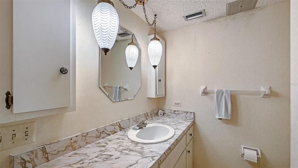 For Sale: $250,000 (2 beds, 2 baths, 1280 Square Feet)