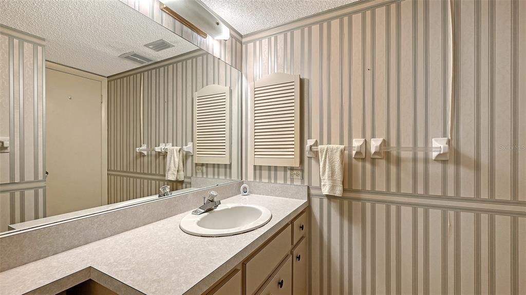 For Sale: $250,000 (2 beds, 2 baths, 1280 Square Feet)