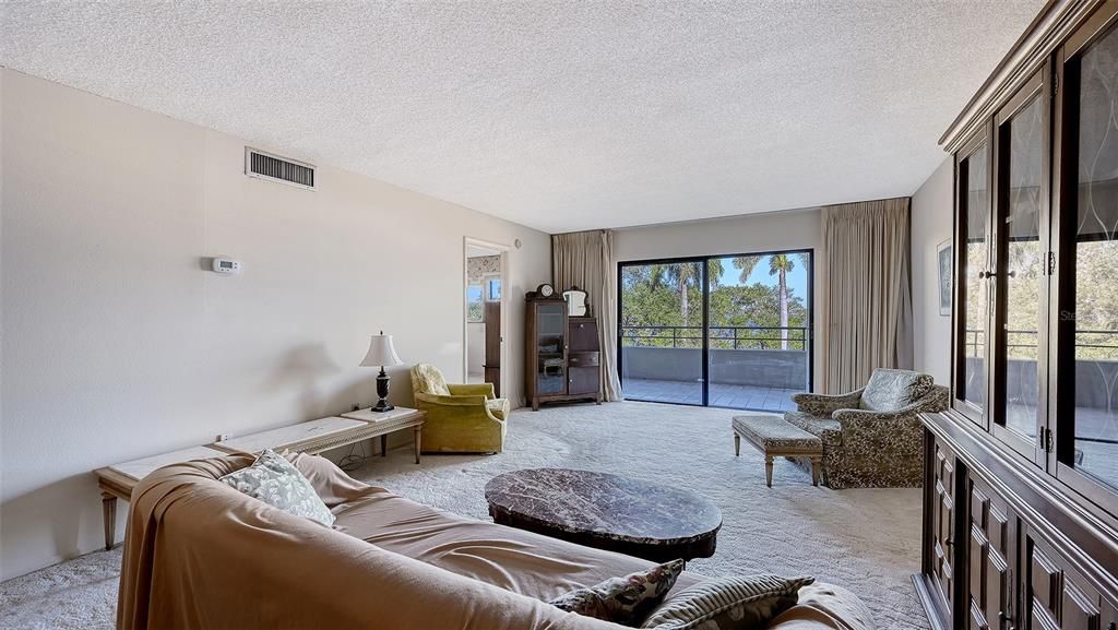 For Sale: $250,000 (2 beds, 2 baths, 1280 Square Feet)