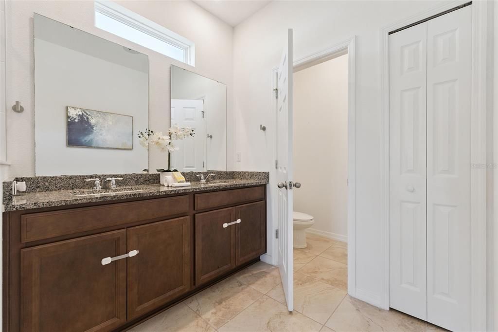 待售: $395,000 (4 贝兹, 2 浴室, 2057 平方英尺)