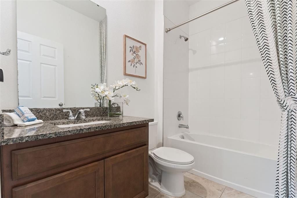 待售: $395,000 (4 贝兹, 2 浴室, 2057 平方英尺)