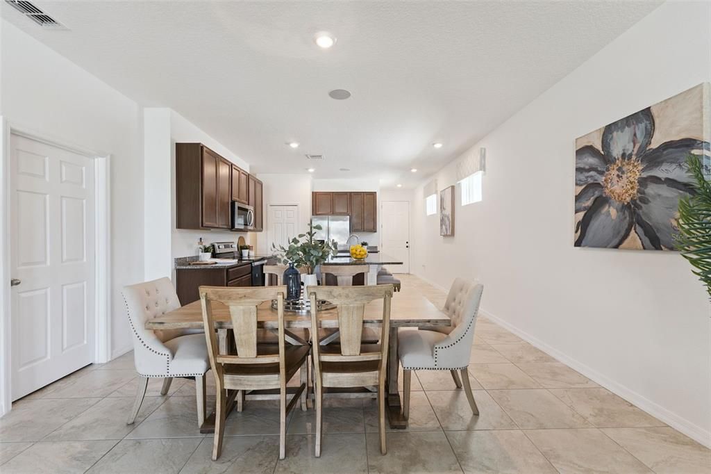 待售: $395,000 (4 贝兹, 2 浴室, 2057 平方英尺)