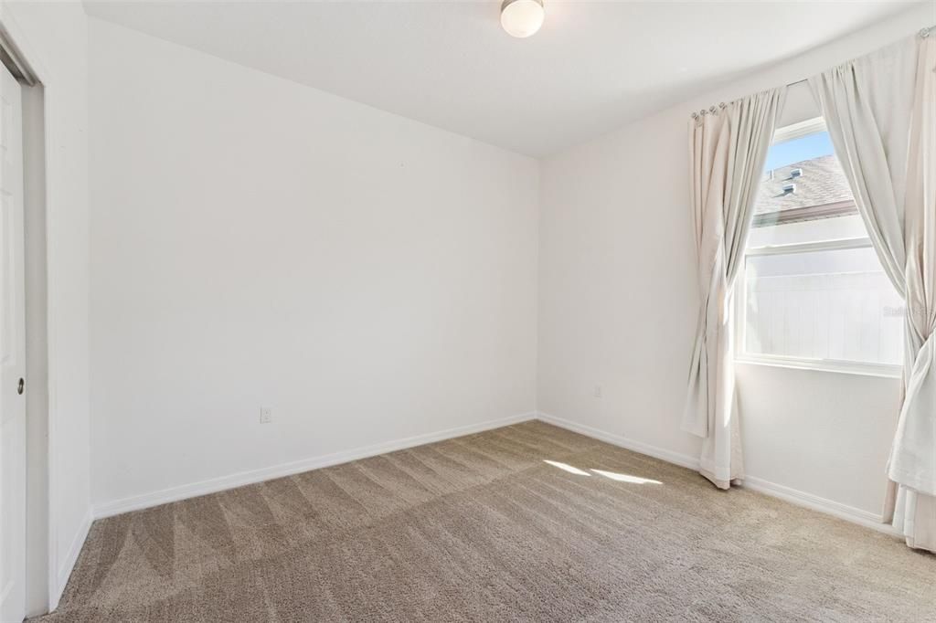 待售: $395,000 (4 贝兹, 2 浴室, 2057 平方英尺)