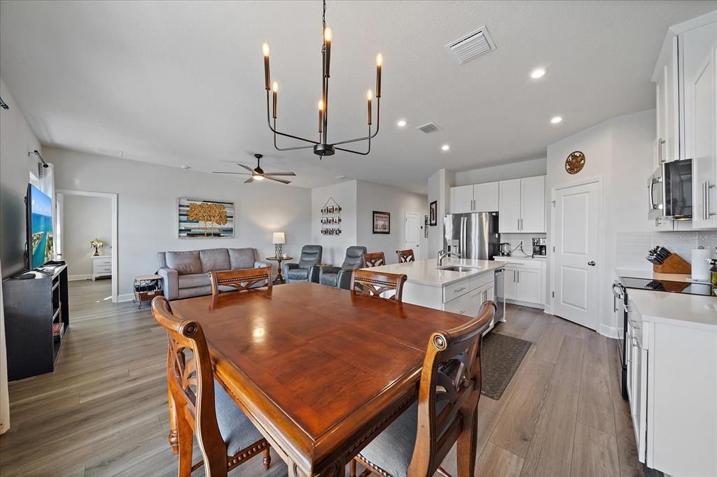 For Sale: $489,900 (3 beds, 2 baths, 1808 Square Feet)